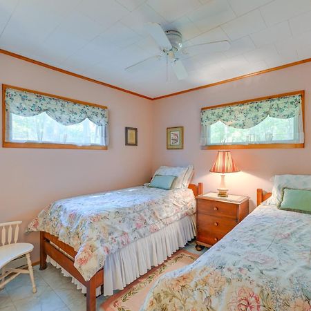 Home In Long Island Wine Country - Walk To Beach! Cutchogue Luaran gambar