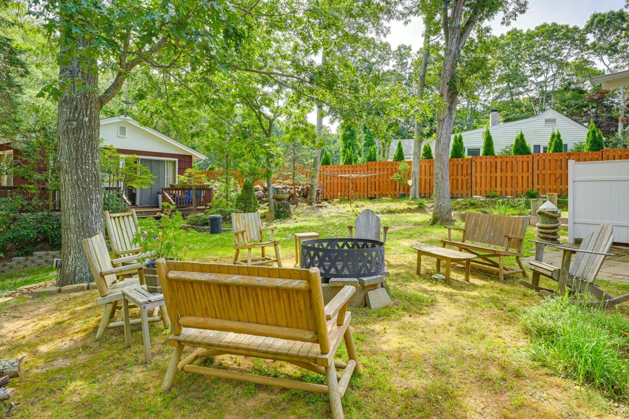 Home In Long Island Wine Country - Walk To Beach! Cutchogue Luaran gambar