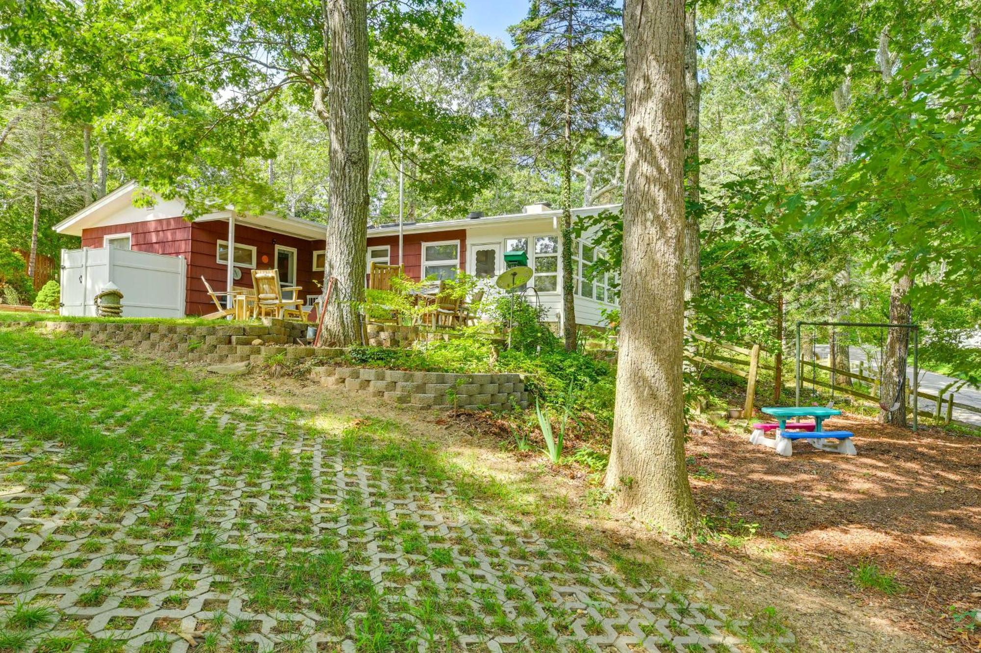 Home In Long Island Wine Country - Walk To Beach! Cutchogue Luaran gambar