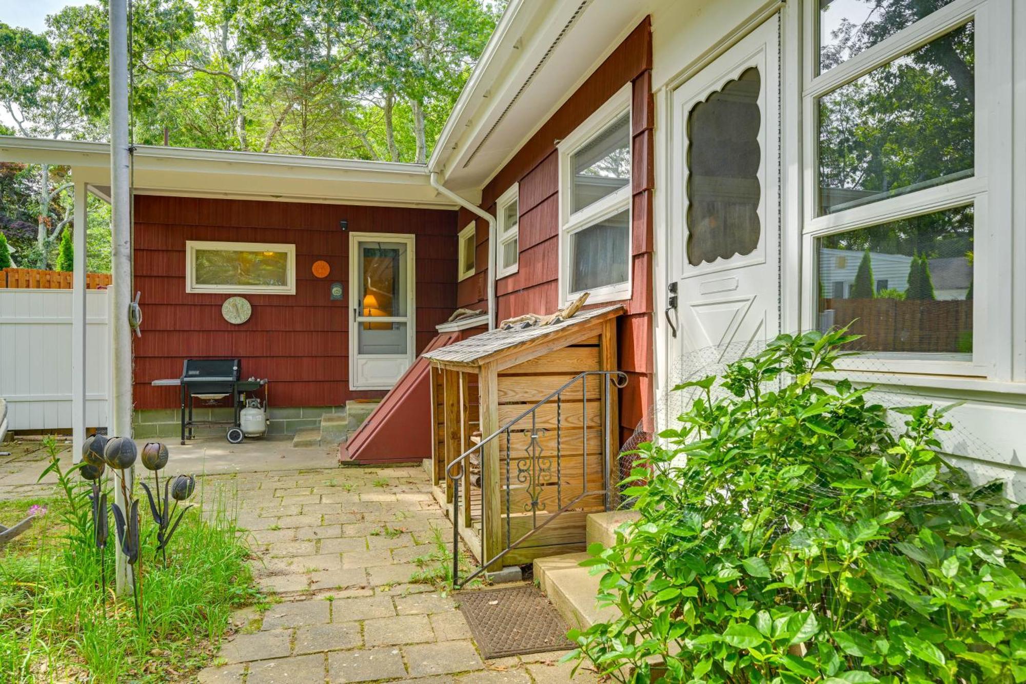 Home In Long Island Wine Country - Walk To Beach! Cutchogue Luaran gambar
