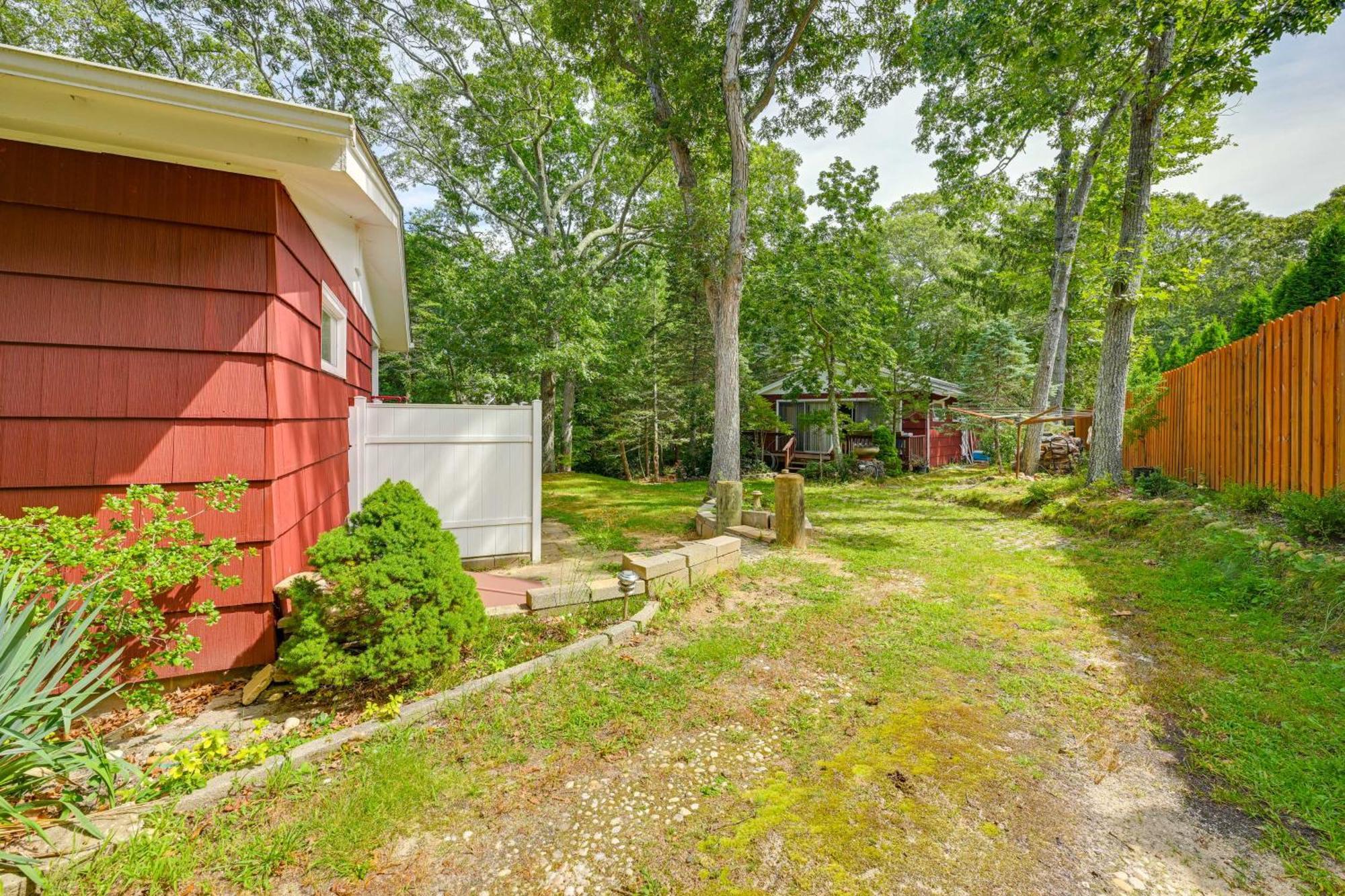 Home In Long Island Wine Country - Walk To Beach! Cutchogue Luaran gambar