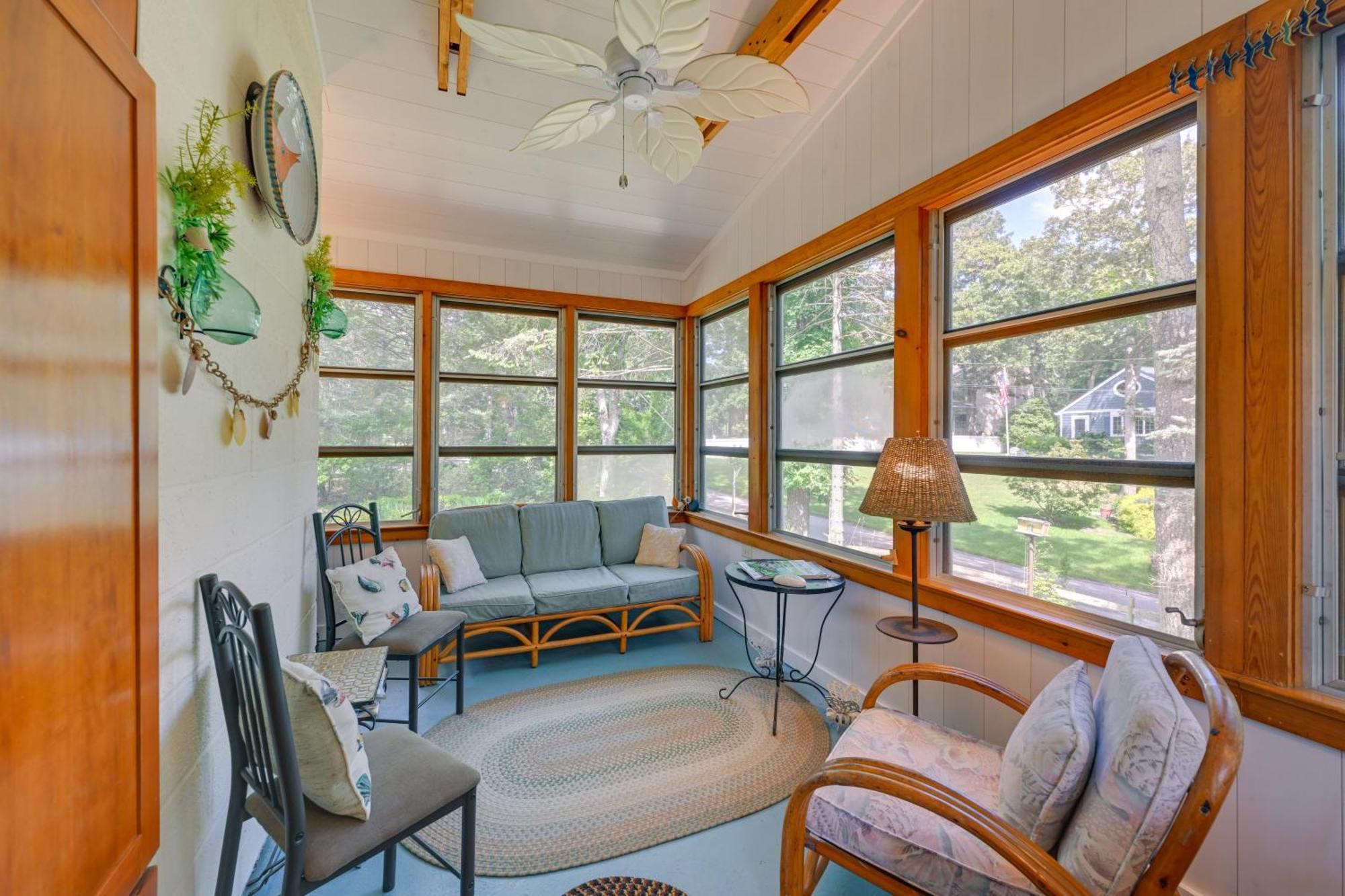 Home In Long Island Wine Country - Walk To Beach! Cutchogue Luaran gambar