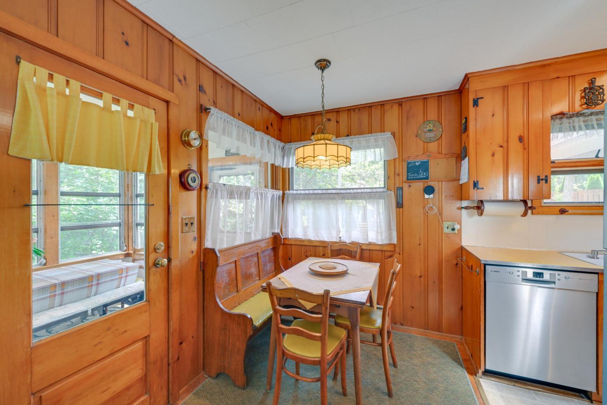Home In Long Island Wine Country - Walk To Beach! Cutchogue Luaran gambar