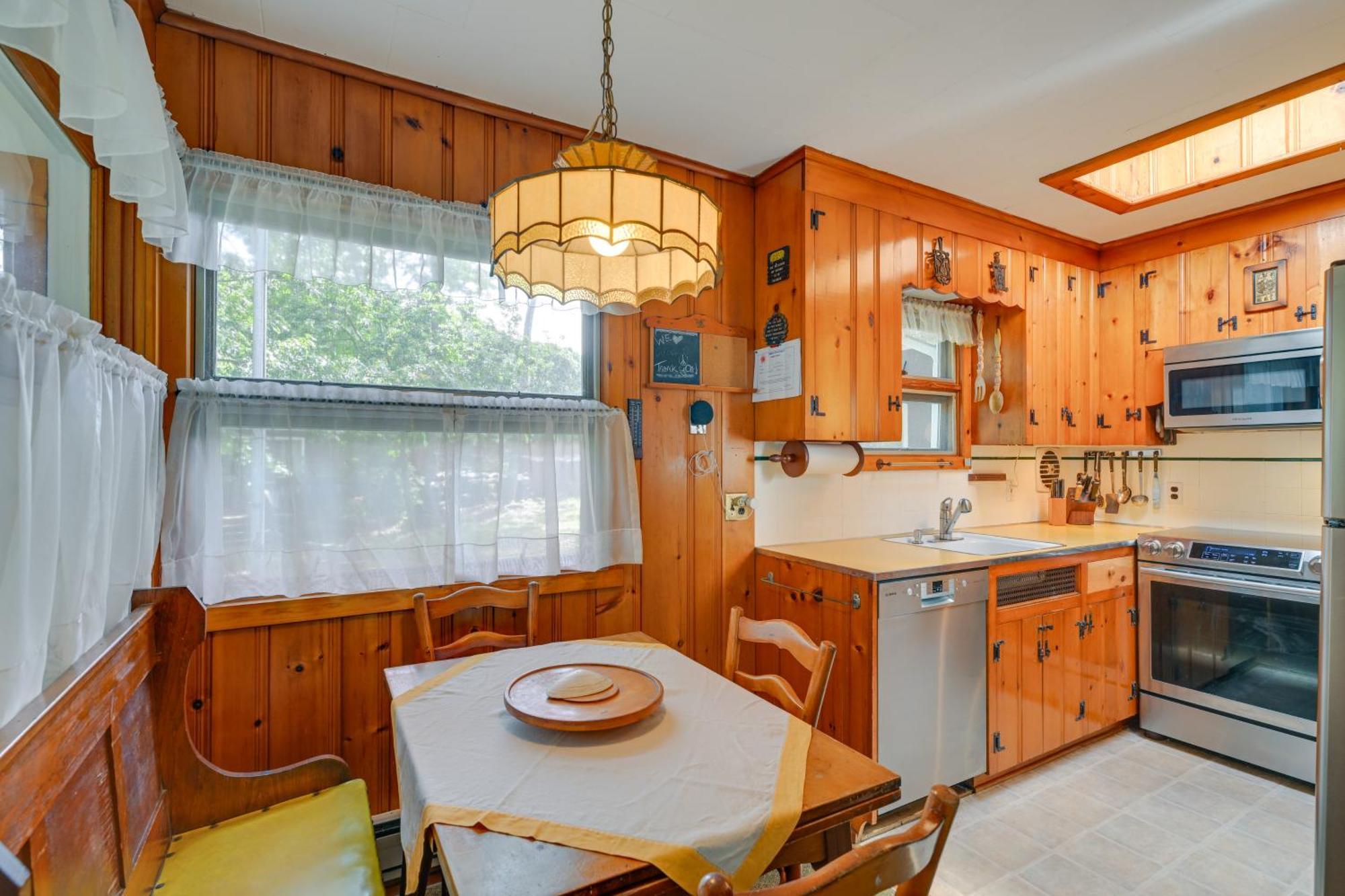 Home In Long Island Wine Country - Walk To Beach! Cutchogue Luaran gambar