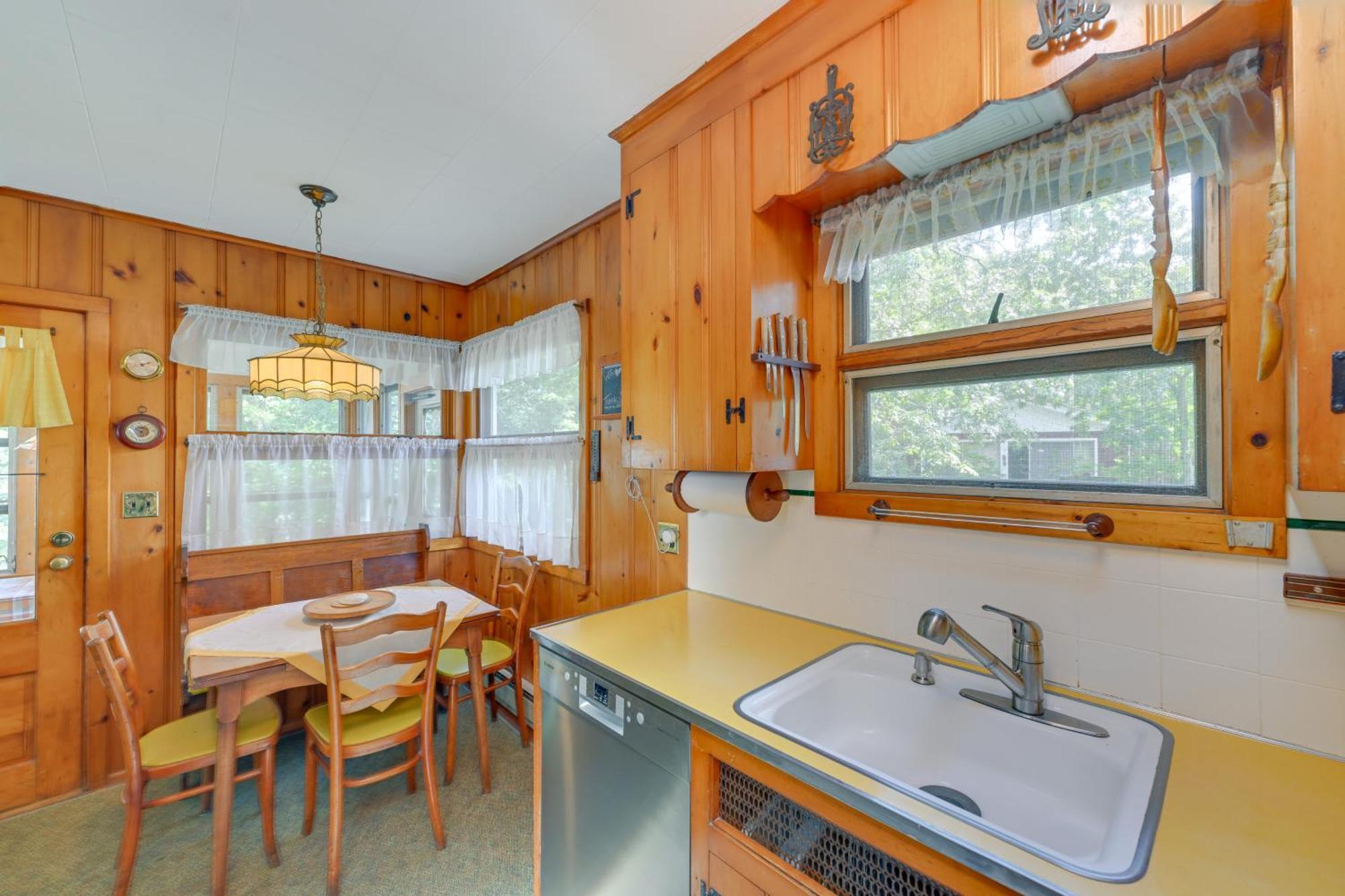 Home In Long Island Wine Country - Walk To Beach! Cutchogue Luaran gambar