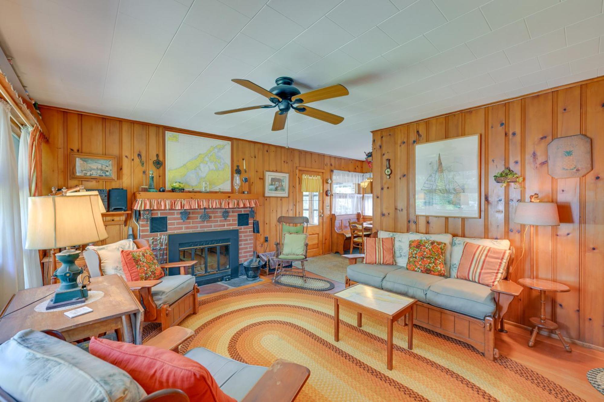 Home In Long Island Wine Country - Walk To Beach! Cutchogue Luaran gambar