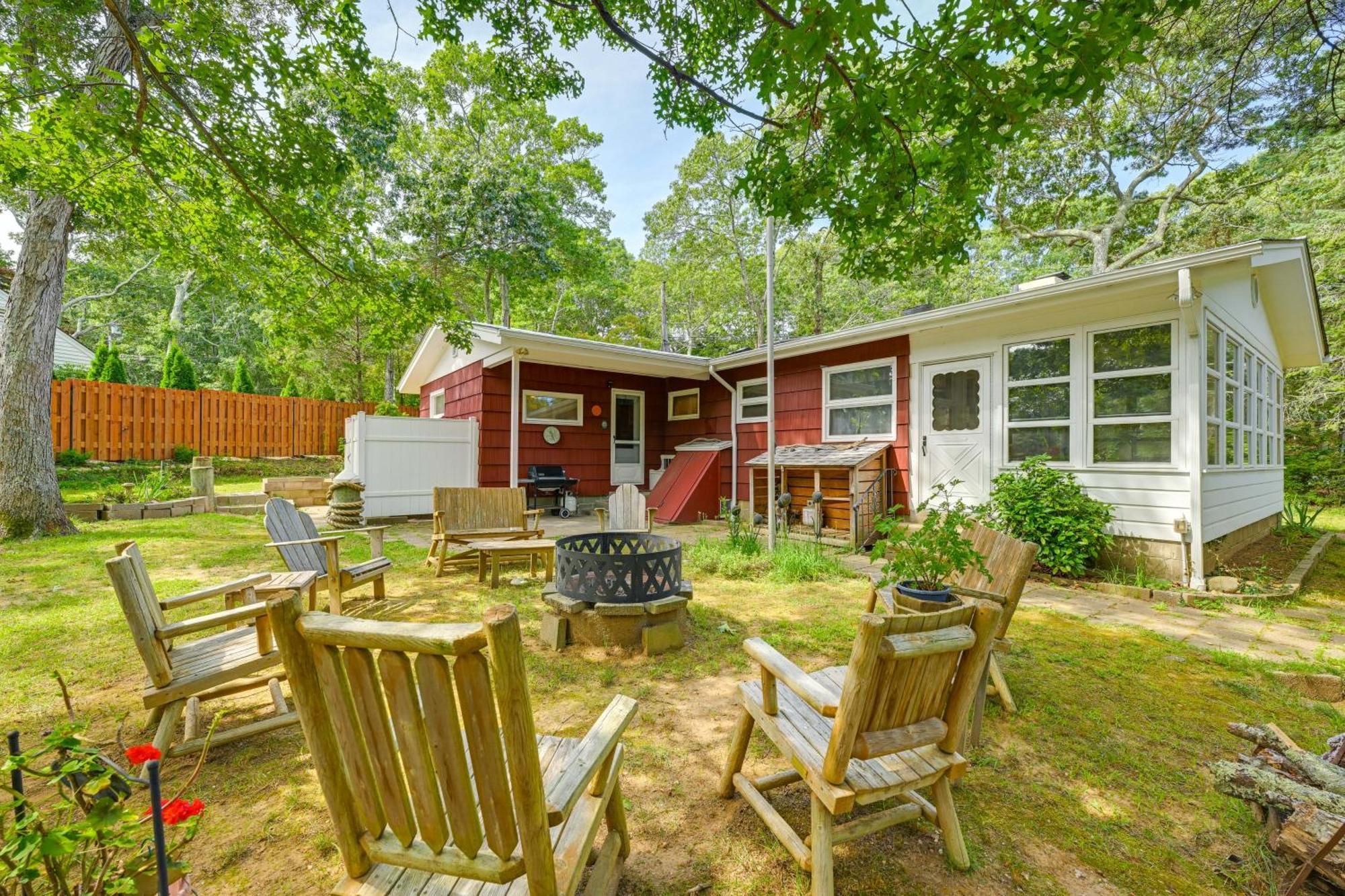 Home In Long Island Wine Country - Walk To Beach! Cutchogue Luaran gambar